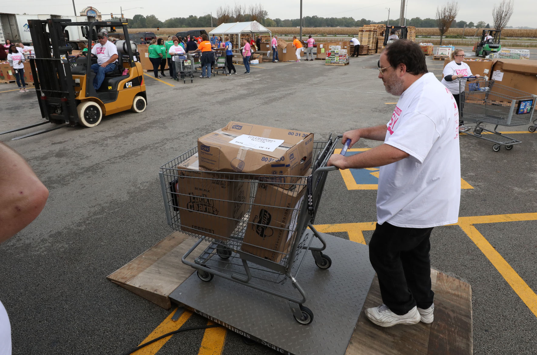 WSOY Community Food Drive 1 10.5.18.jpg